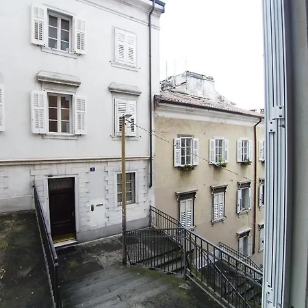 Casa Antica - Historical In Old Center Apartamento Trieste